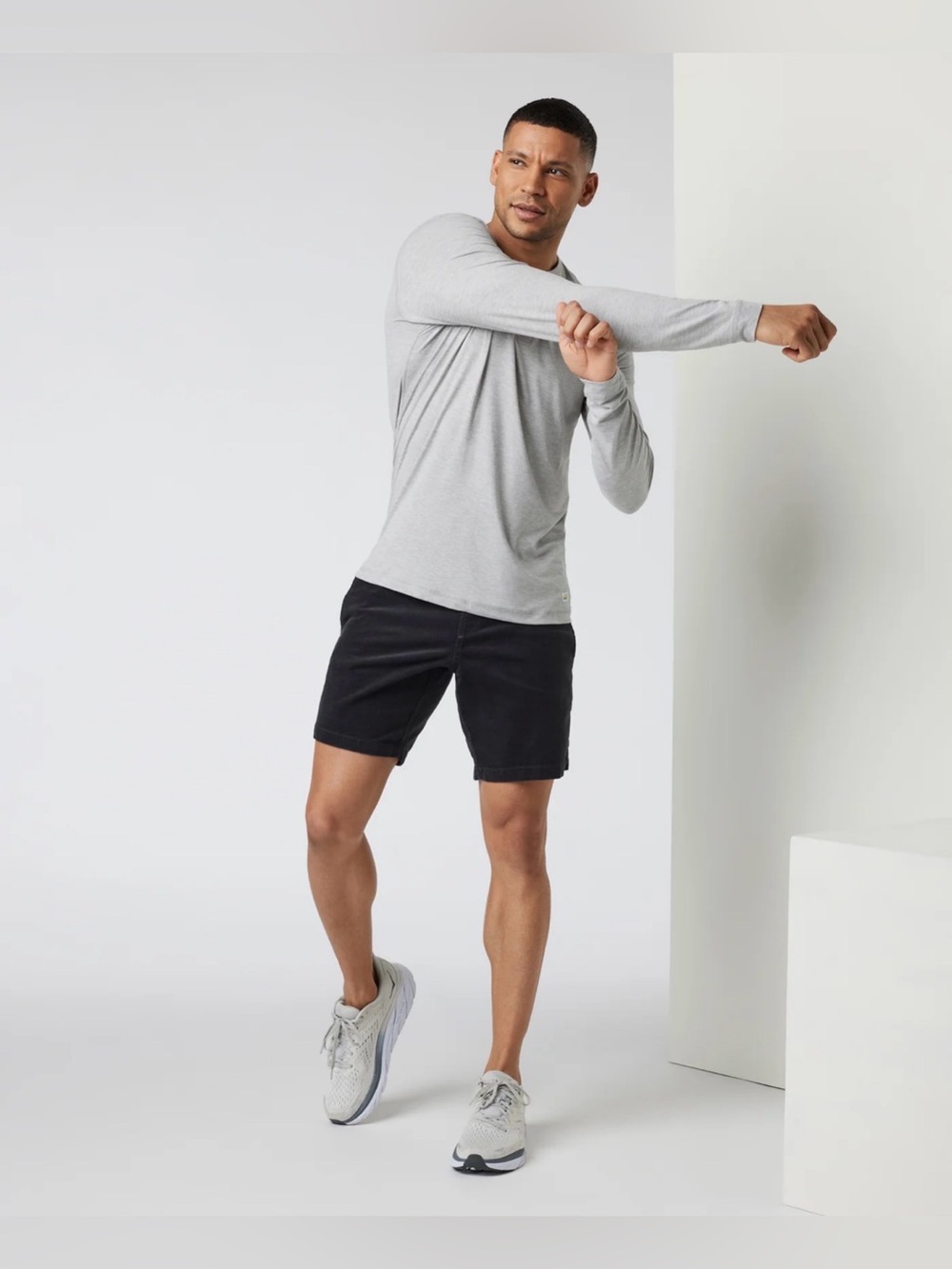 VUORI Long-Sleeve Ease Performance Henley in Light Heather Grey Sz M Athleisure